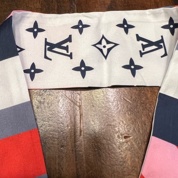 Louis Vuitton Flag BB Graphic Scarf in Red, Pink, and Blue - Picture 4 of 8